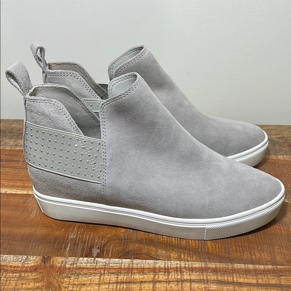 Steve Madden Wedge Gray Suede Slip-On Sneakers, Size 8 - Picture 1 of 7